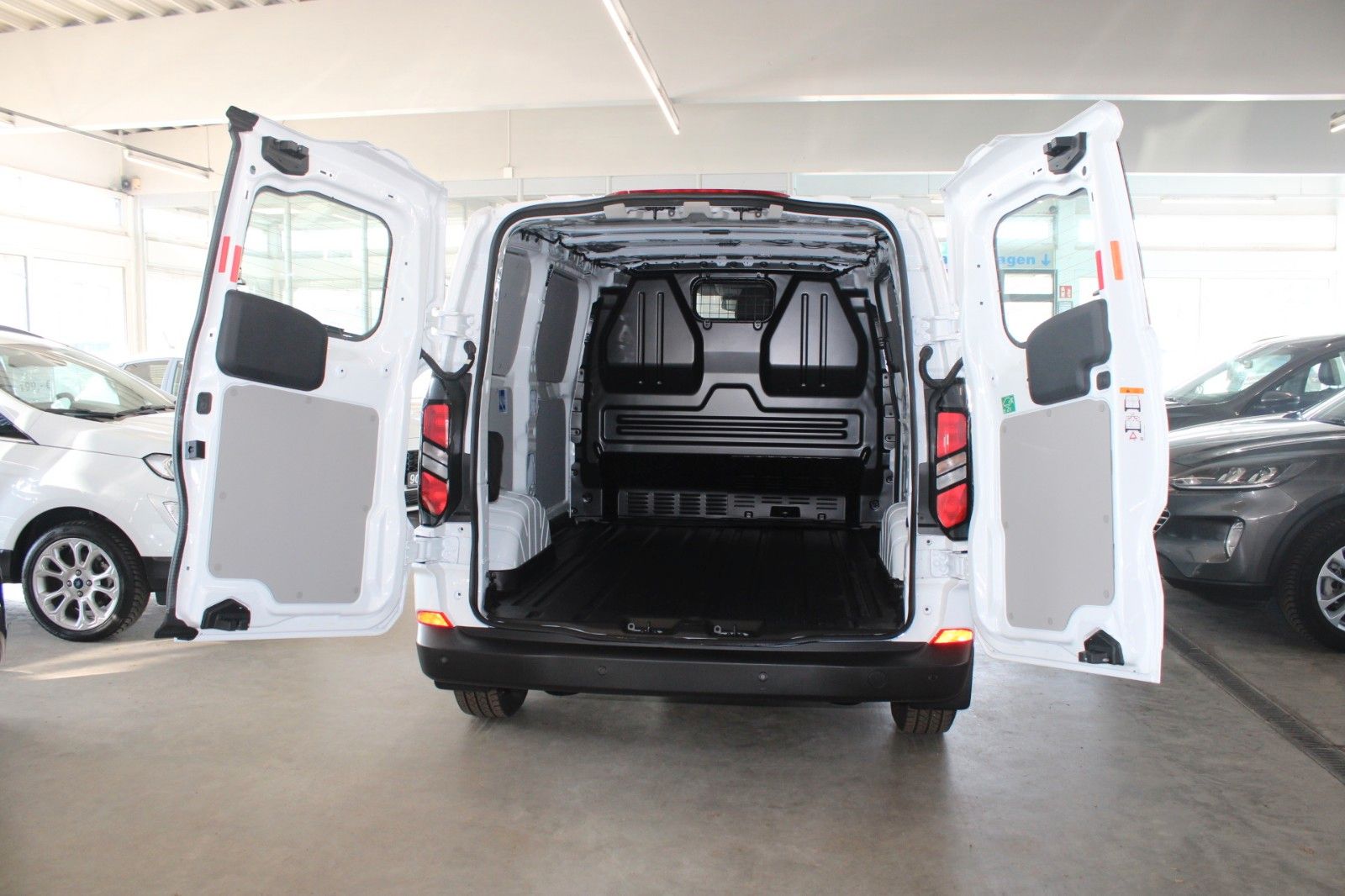 Fahrzeugabbildung Ford Transit Custom L1 TREND AWD Automatik Kasten
