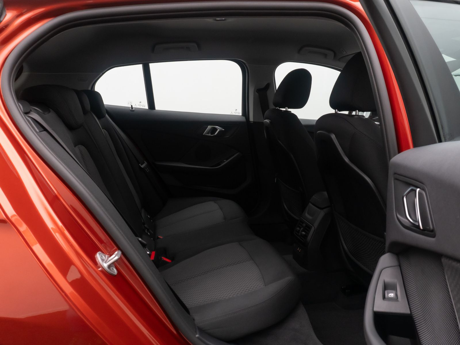 Fahrzeugabbildung BMW 118i GeschwindigReg HUD DAB Alarm HiFi CockpitPr