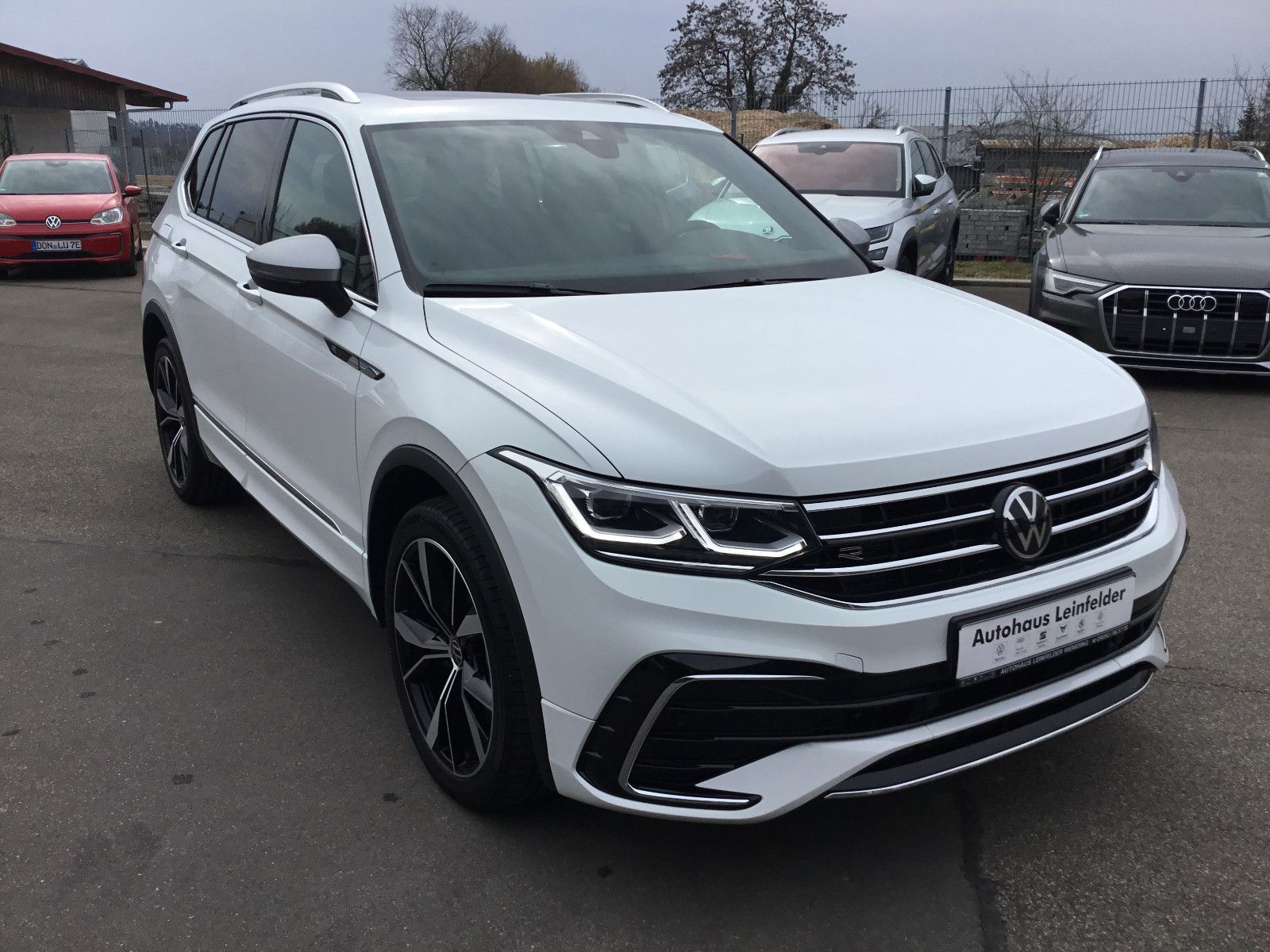 Fahrzeugabbildung Volkswagen Tiguan Allspace 2.0 TDI DSG 4M R-Line+AHK+20"