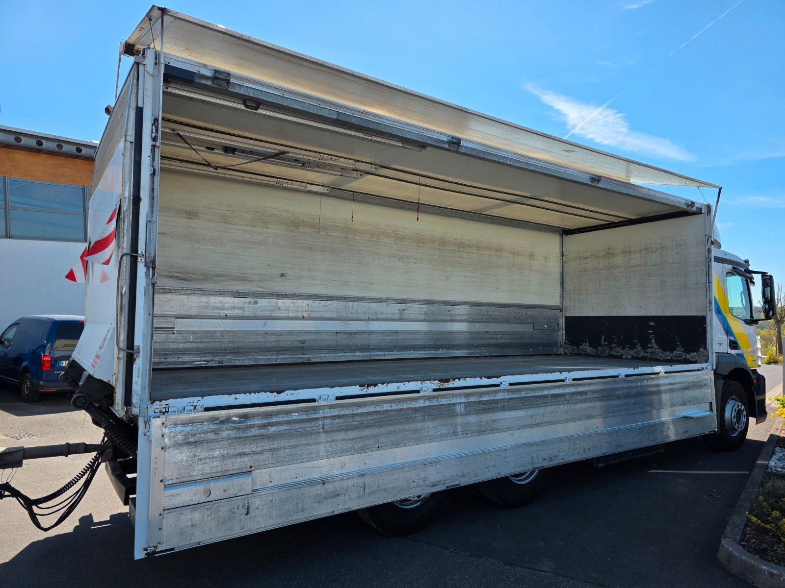 Fahrzeugabbildung Mercedes-Benz Antos 2543 L Schwenkwand LBW BÄR 2.500kg AHK