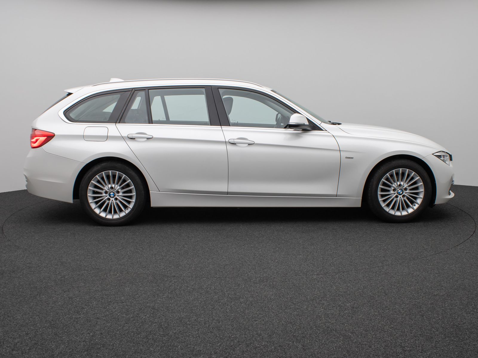 Fahrzeugabbildung BMW 320d Luxury Line Kamera HUD HiFi Stop&Go Komfort