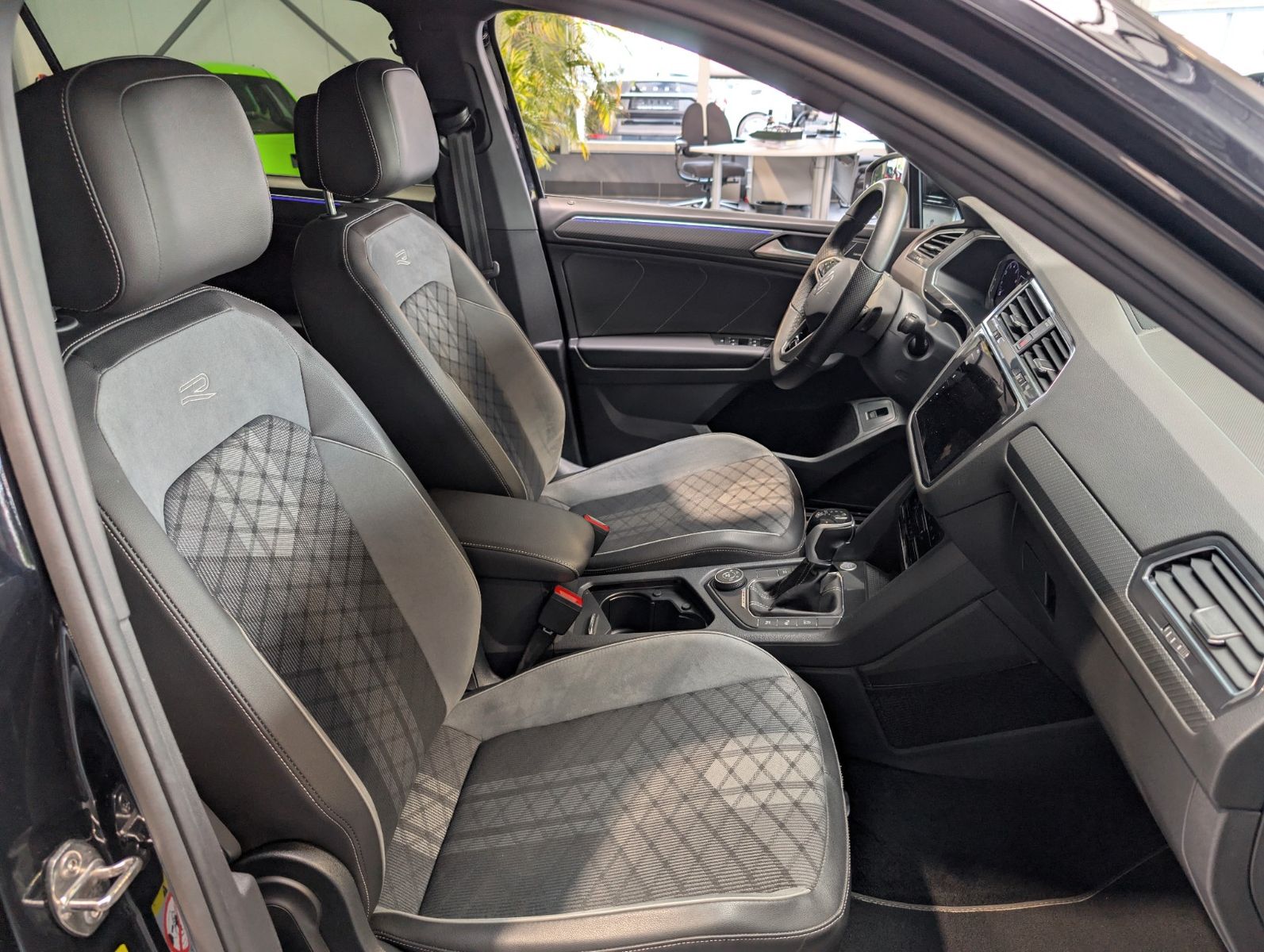 Volkswagen Tiguan Allspace 2.0 TSI 4Moti DSG R-Line 7-Sitz foto 11