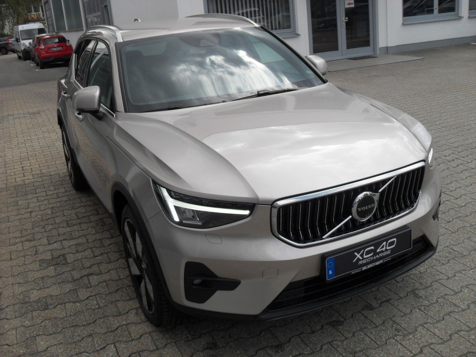 Fahrzeugabbildung Volvo XC40 T5 Plus Bright Plug-In Hybrid  | 360°