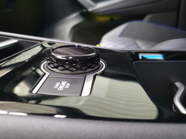 Fahrzeugabbildung Volkswagen Tiguan R-Line 2.0 TDI 4M DSG STANDHZ HD-MATRIX