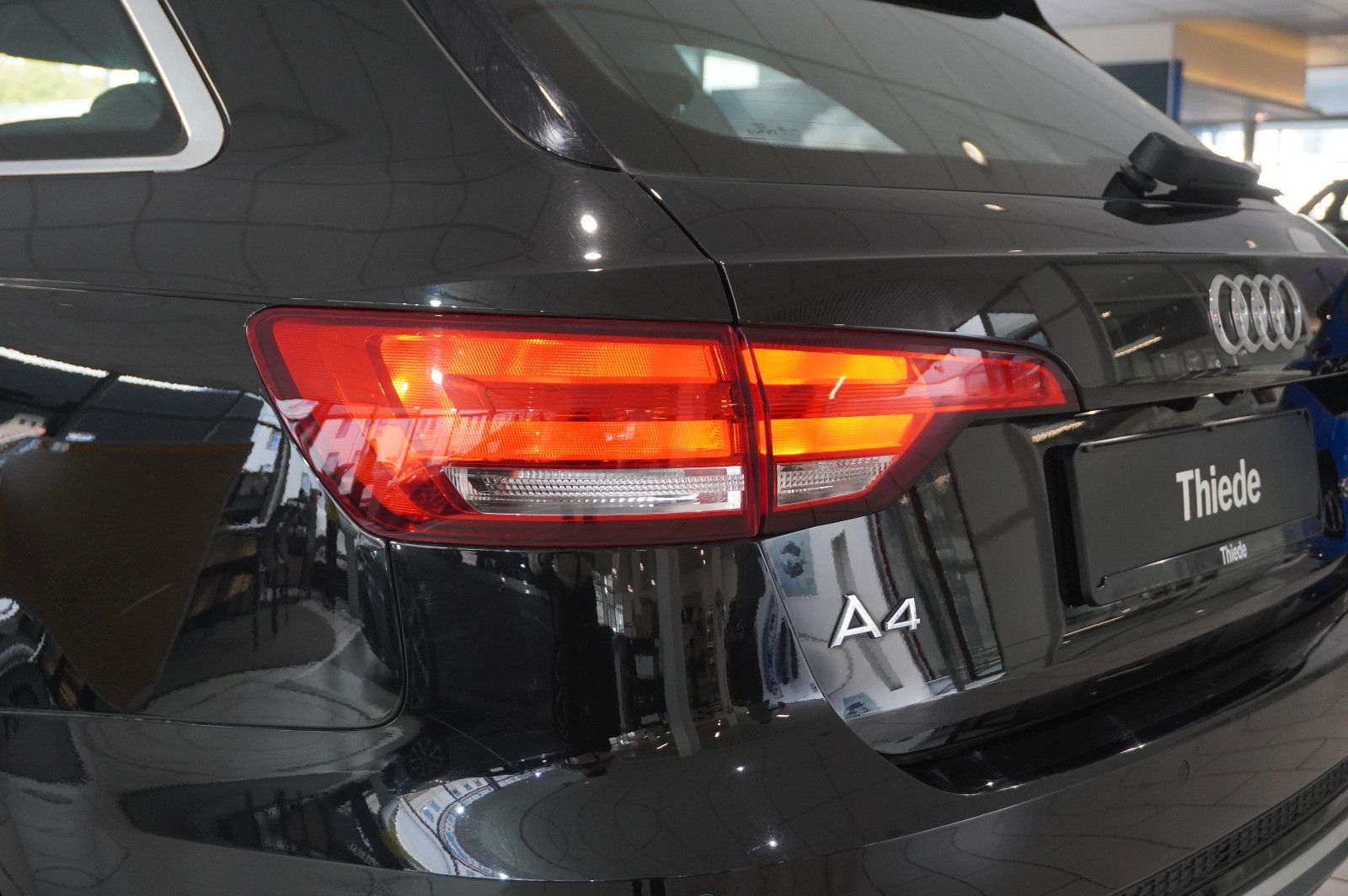 Fahrzeugabbildung Audi A4 Avant 35 TDI S-LINE SPORT NAVI/LED/KAMERA/DAB