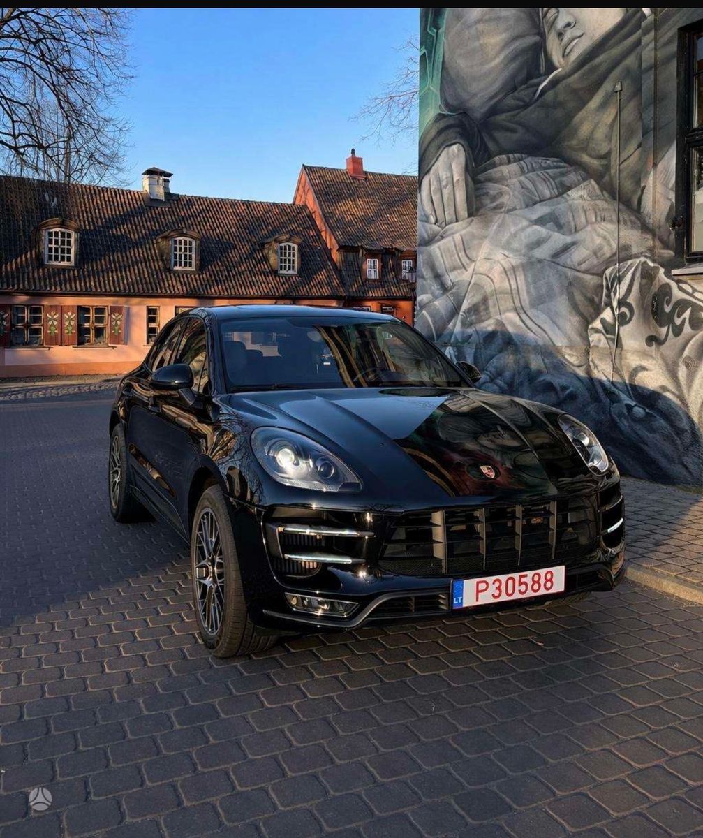 PORSCHE Macan