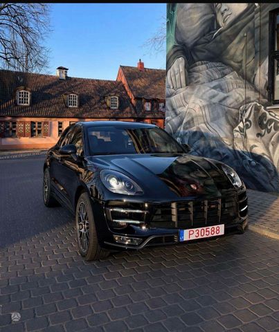 PORSCHE Macan