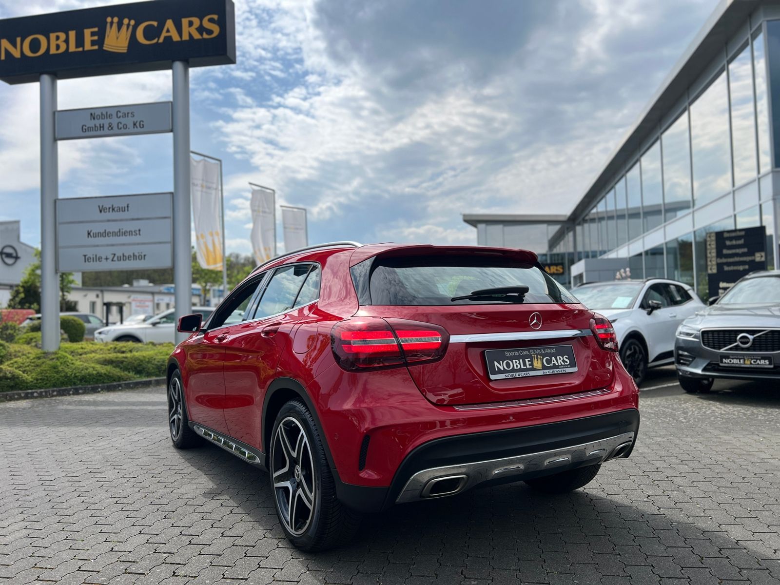 Fahrzeugabbildung Mercedes-Benz GLA 250 AMG Line STNDHZ 360° LED NAV SHZ 19"
