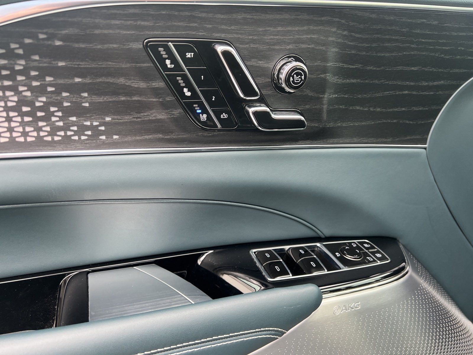 Fahrzeugabbildung Cadillac Lyriq AWD Sport/PANO-DACH/MASSAGE/AKG/ACC/360°KA