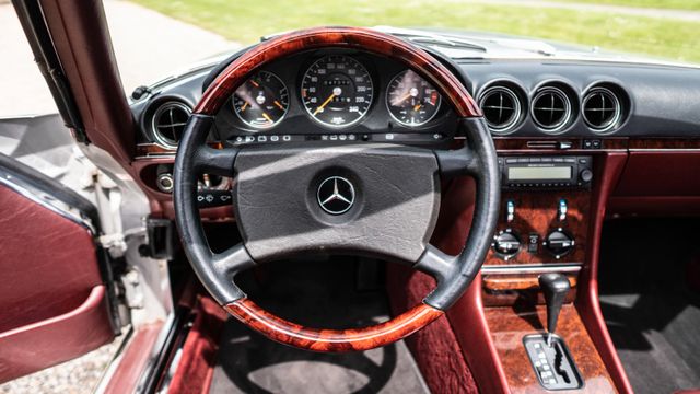Fahrzeugabbildung Mercedes-Benz SL 300/Deutsch/2. Hand/Sammlerfahrzeug