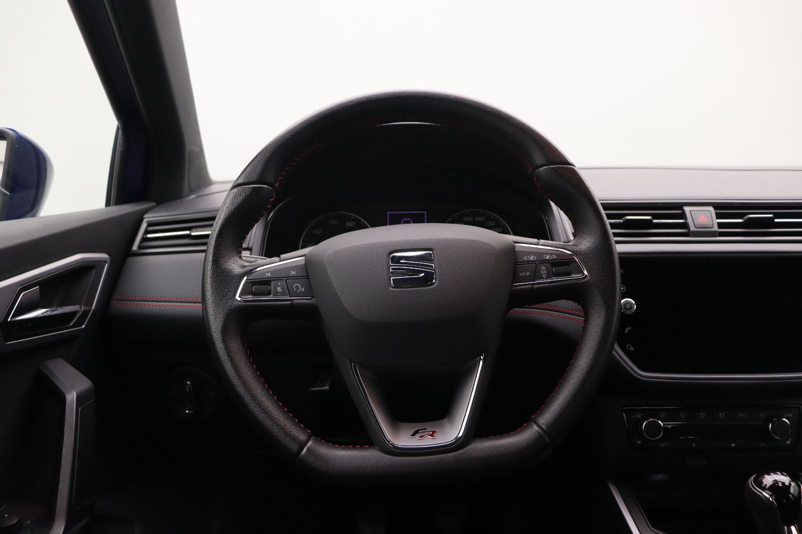 Fahrzeugabbildung SEAT Arona 1.5 FR-Design NAVI AHK KAMERA