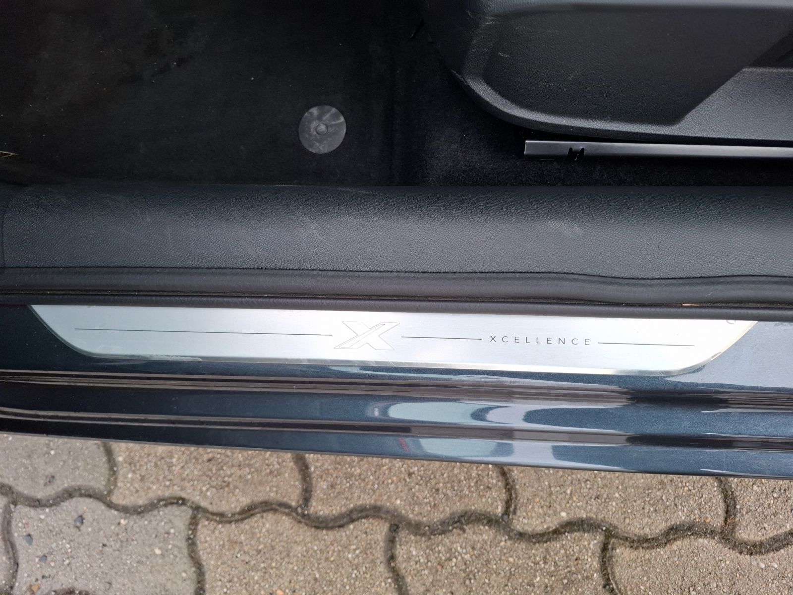 Fahrzeugabbildung SEAT Leon ST eTSI Xcellence DSG LED AHK Navi ACC RFK