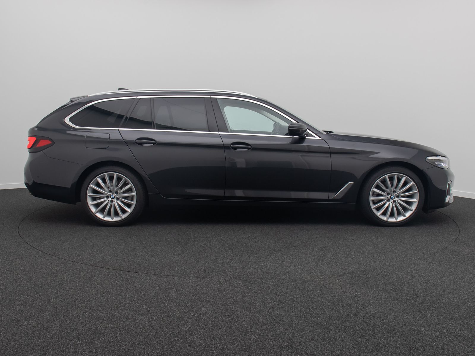 Fahrzeugabbildung BMW 520d Luxury Line Kamera DAB HiFi WLAN Alarm 19"