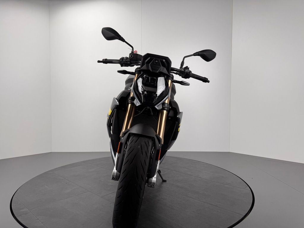 Fahrzeugabbildung BMW S1000 R *NEUWERTIGER *1. HAND