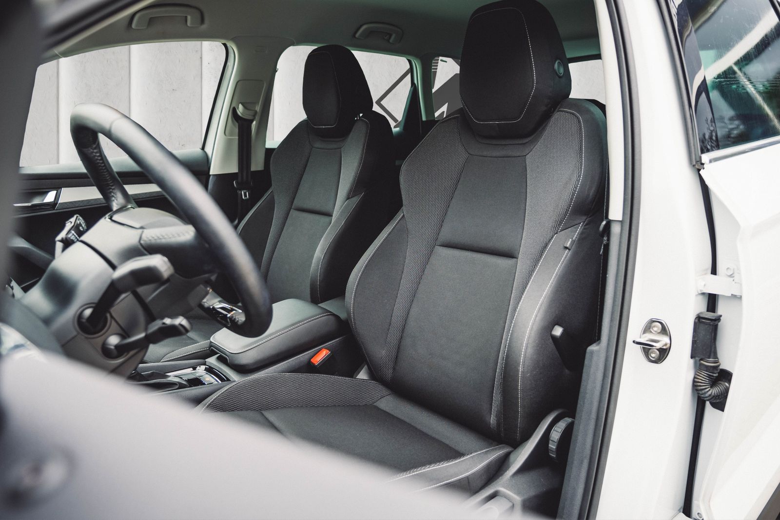 Fahrzeugabbildung SKODA Karoq 1.5L DSG*LED*PDC*KAM*ACC*Smartlink*