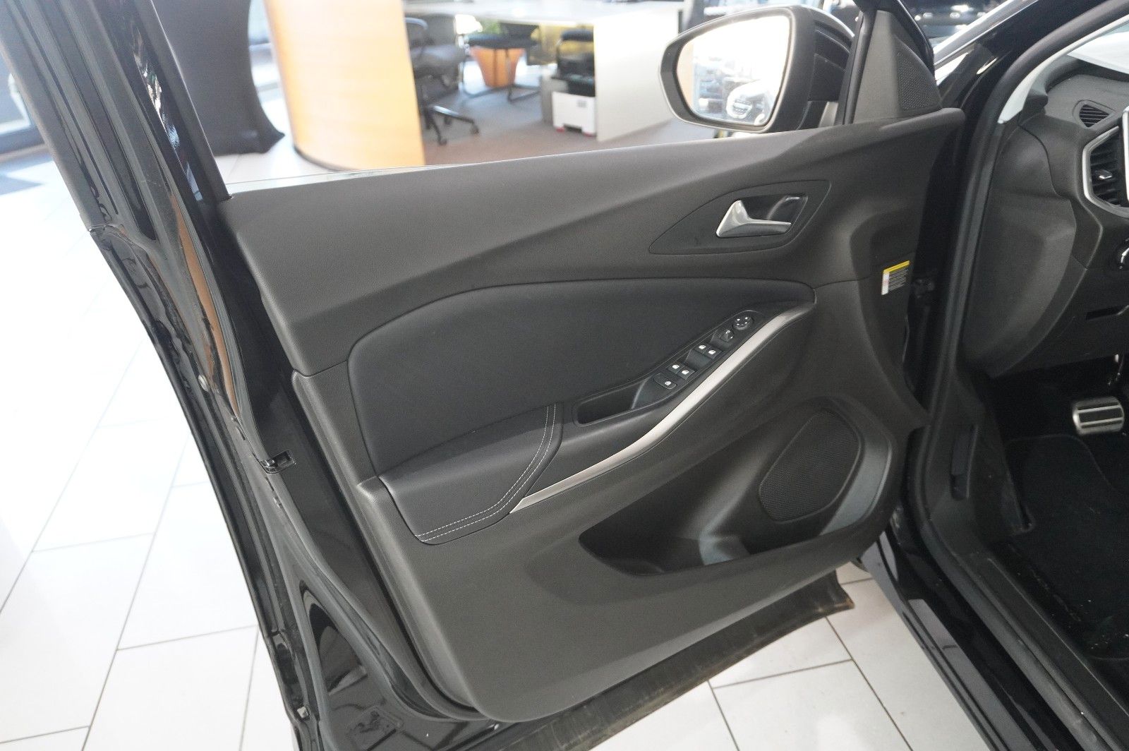 Fahrzeugabbildung Opel Grandland (X) 1.6T EDITION HYBRID NAVI/LED/VIRT.
