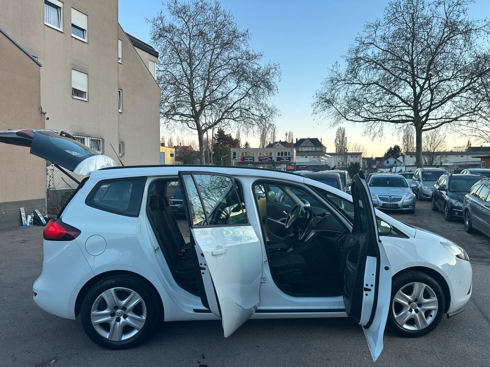 Opel Zafira C Tourer Edition 7 SITZE XENON TOTWINKEL