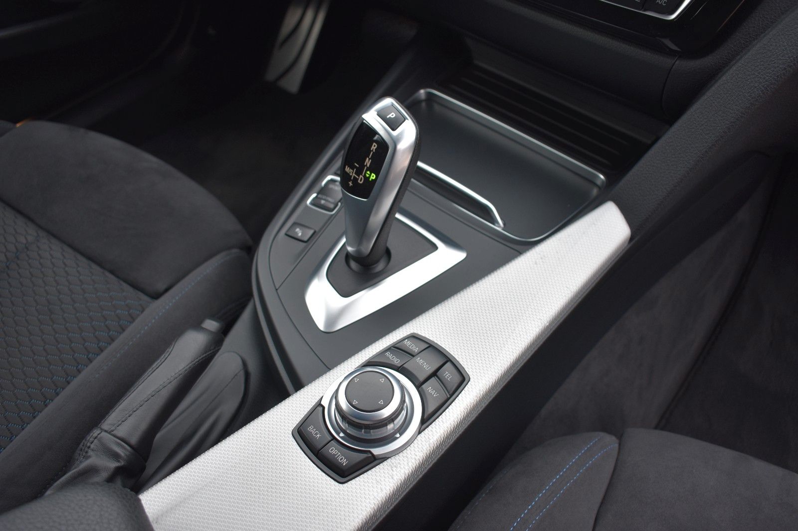 Fahrzeugabbildung BMW 318 d Touring M Sport EstorilB. Automatik LED