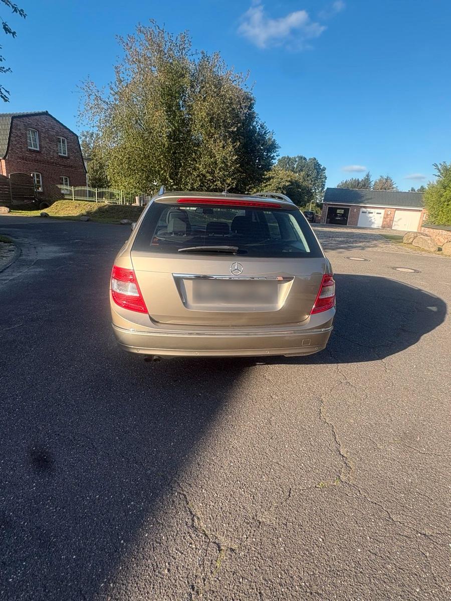 Mercedes-Benz C180 2009 — rear view