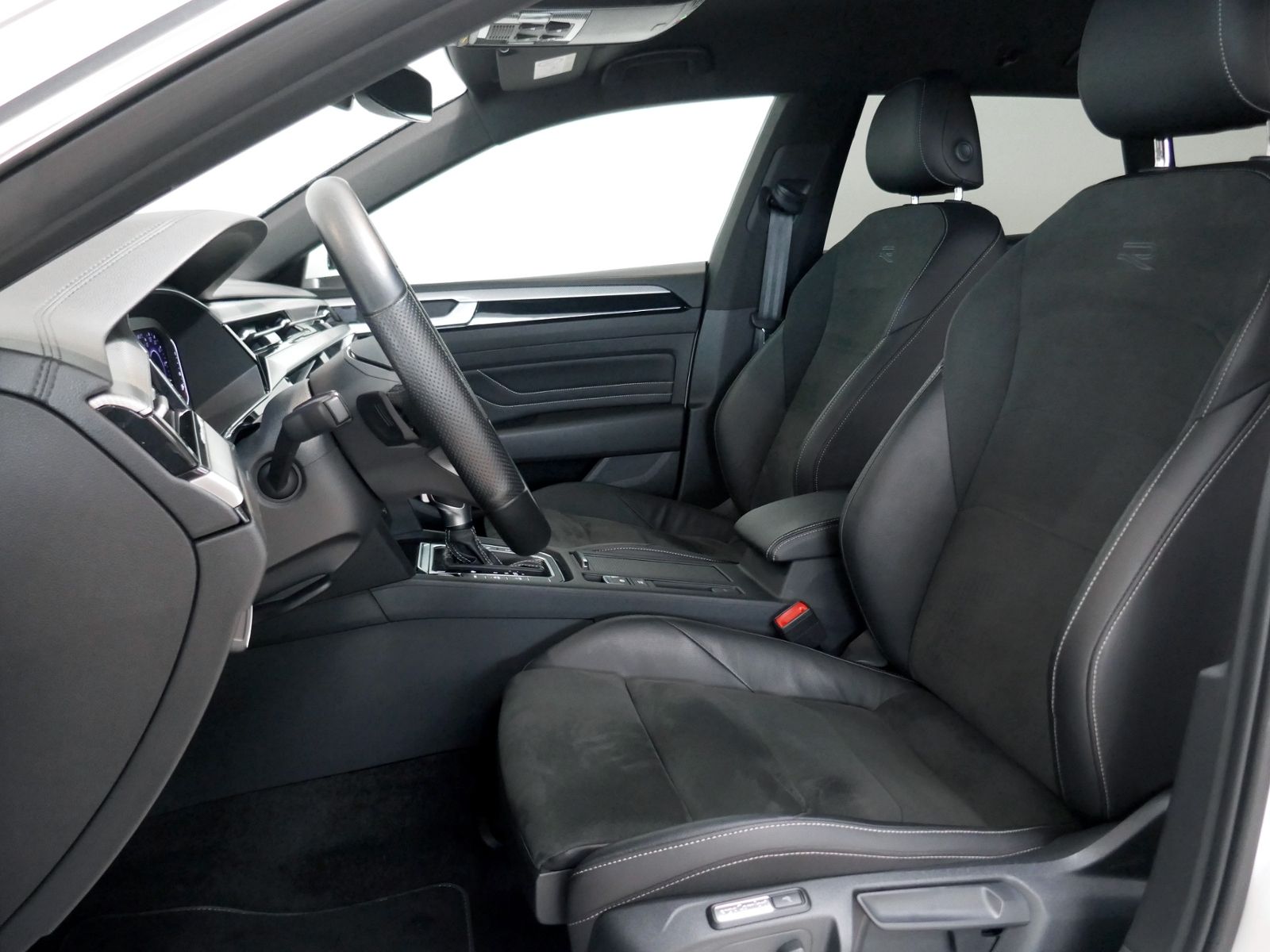 Fahrzeugabbildung Volkswagen Arteon SB R-Line 1.4 eHybrid DSG | LED AHK RFK