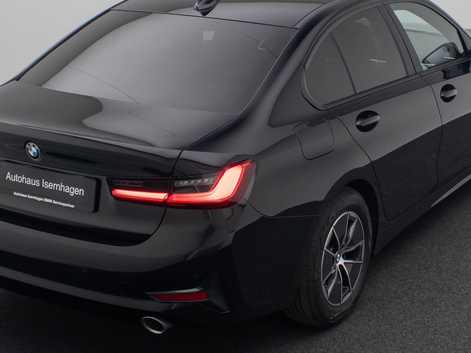 Fahrzeugabbildung BMW 318i CockpitPlus DAB GeschwindigReg Alarm HiFi