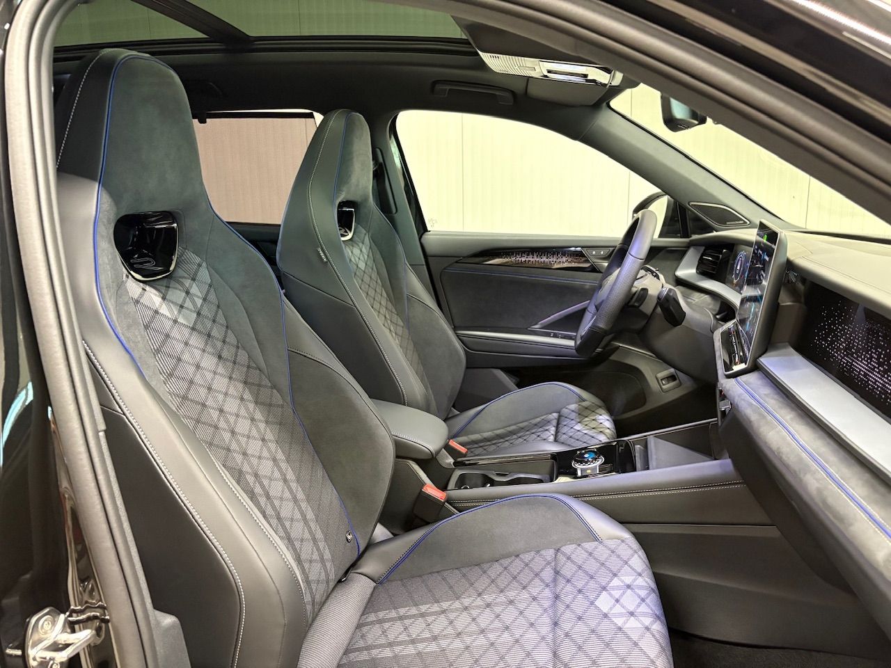 Tayron R-Line 2.0 TDI 4Motion PANO IQ.LIGHT