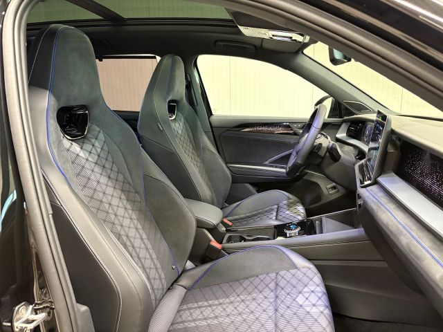 Tayron R-Line 2.0 TDI 4Motion PANO IQ.LIGHT