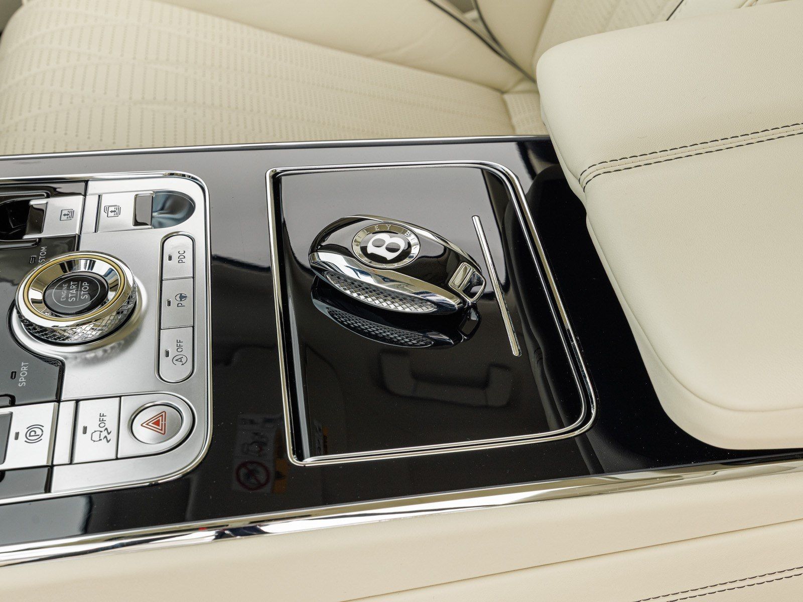 Bentley Flying Spur V8 / First Edition foto 18