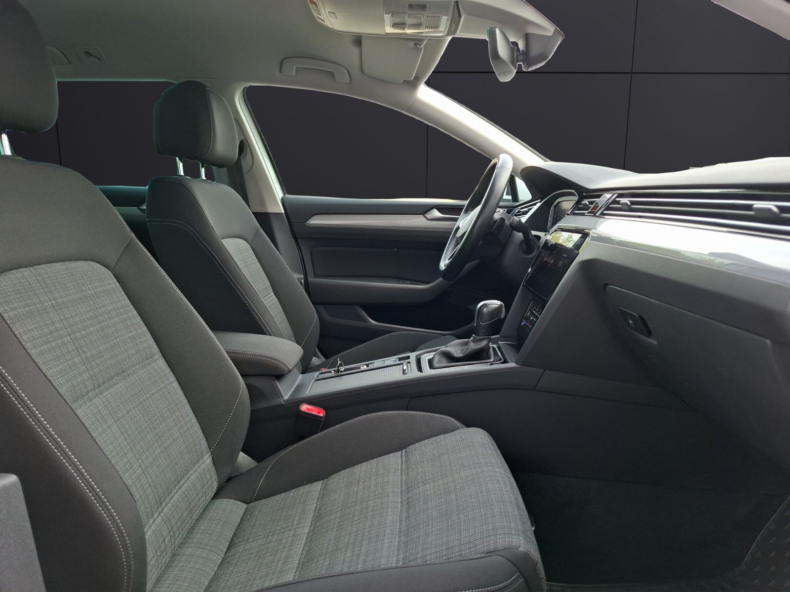 Fahrzeugabbildung Volkswagen Passat Variant TDI Business DSG LED AHK Navi AID