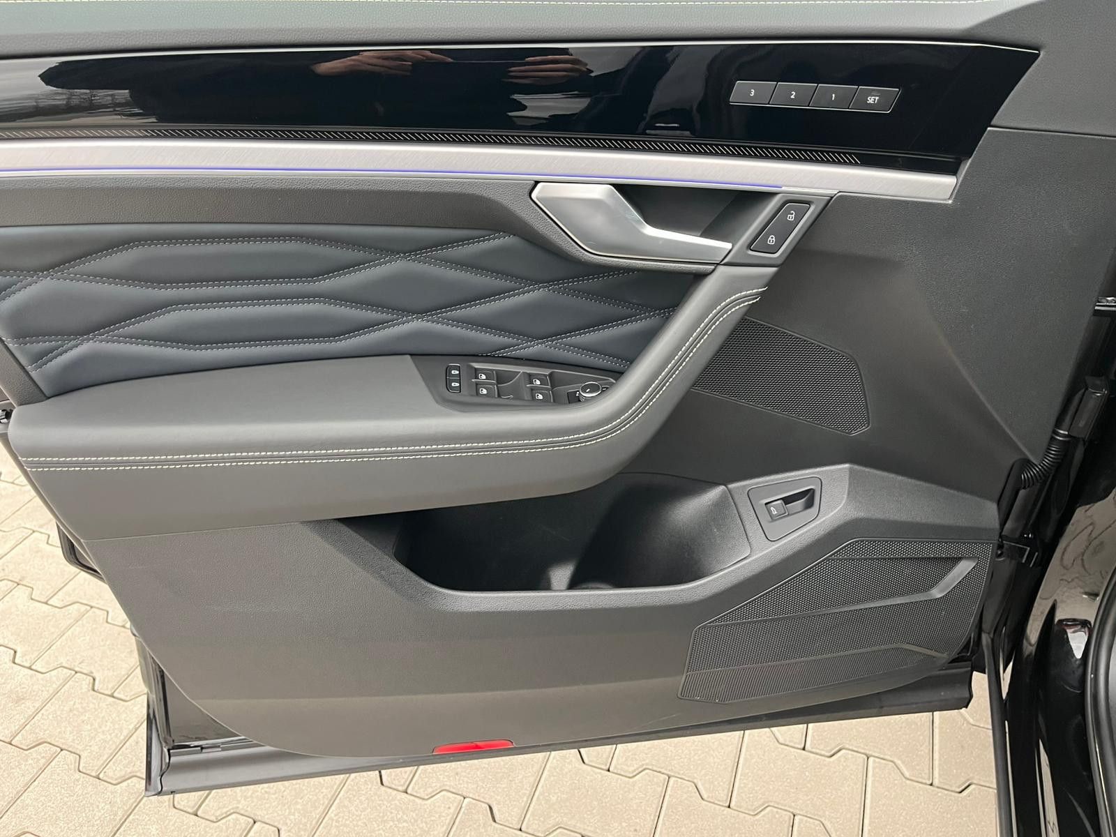 Fahrzeugabbildung Volkswagen Touareg 3.0TDI 4M R-Line VOLL Black 22" UPE 114T