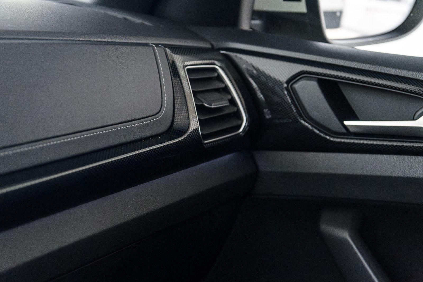 Fahrzeugabbildung Volkswagen T-Cross 1.0 TSI R-Line+DSG+Kamera+AHK+GJ-Reifen