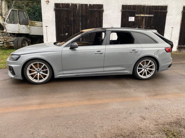 Audi RS4  Avant 2.9 TFSI quattro/ HEADup / RS AUSPUFF