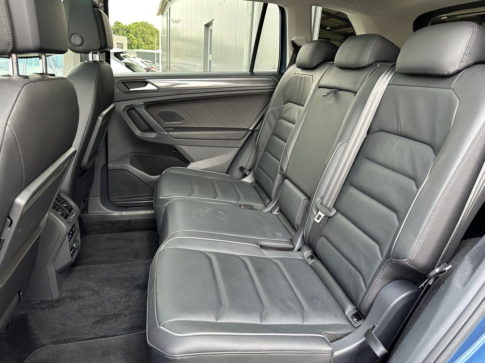 Fahrzeugabbildung Volkswagen Tiguan Allspace 2.0 TDI DSG 4M HL NAV+LED+PANO