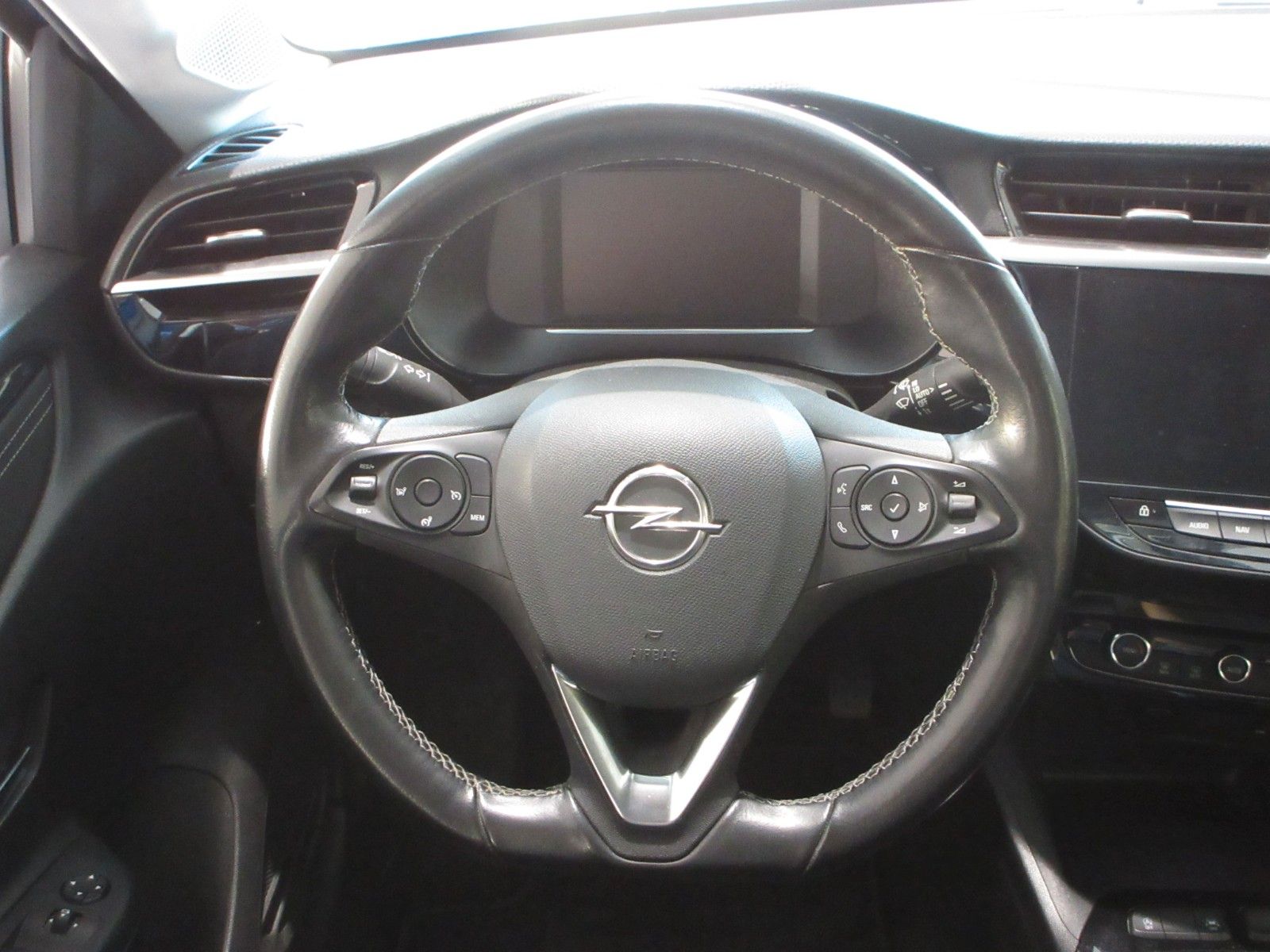 Fahrzeugabbildung Opel Corsa F Elegance 1.2T LED/NAVI/PDC/VIRTUAL/ALU