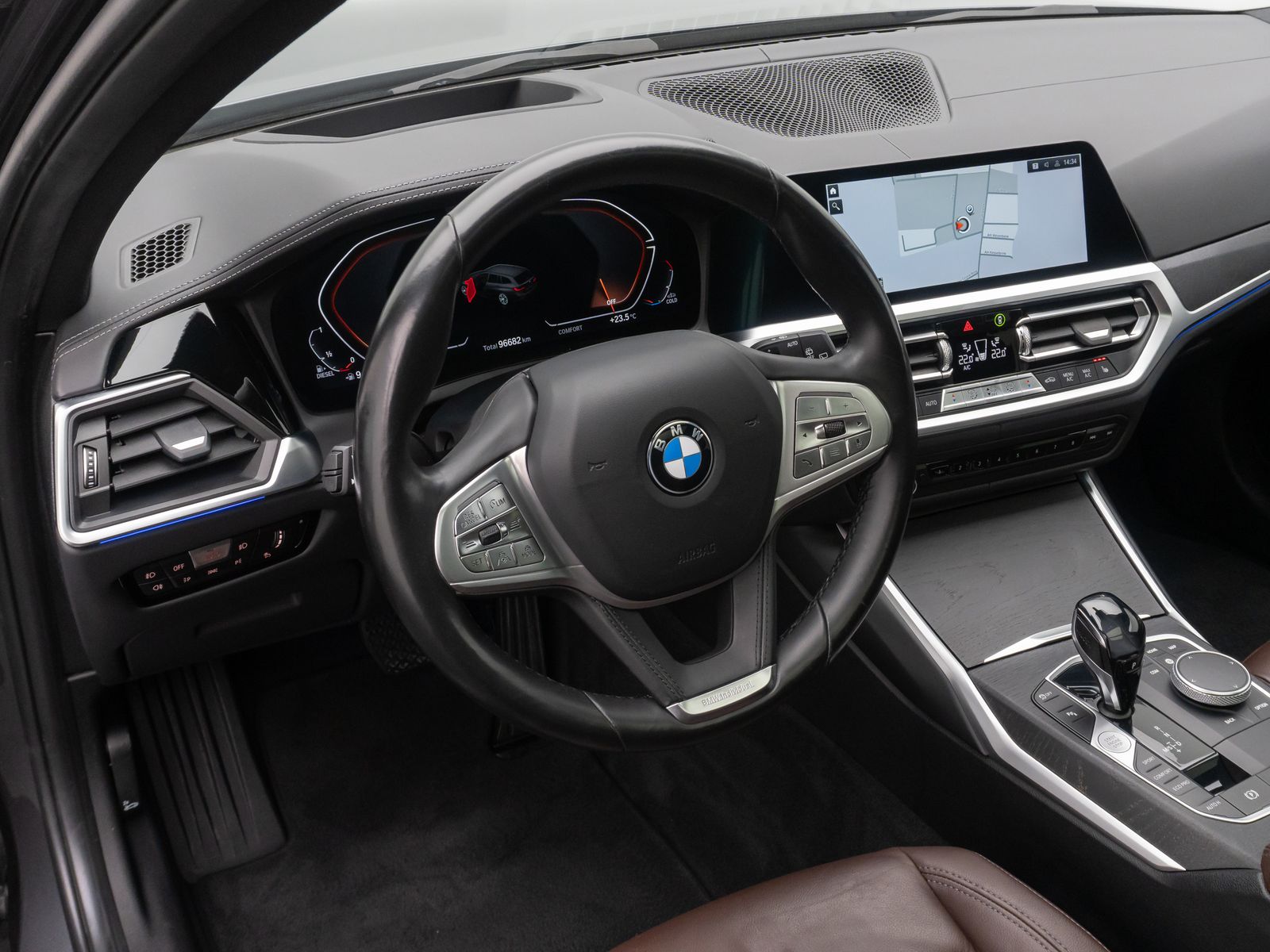 Fahrzeugabbildung BMW 320d xD Luxury Line Panorama Laser HUD DAB H/K