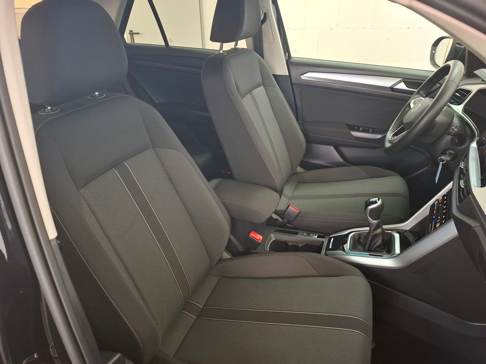 Fahrzeugabbildung Volkswagen T-Roc Life 1.0 TSI +Navi+Abg.Heckscheiben+Sitzh.