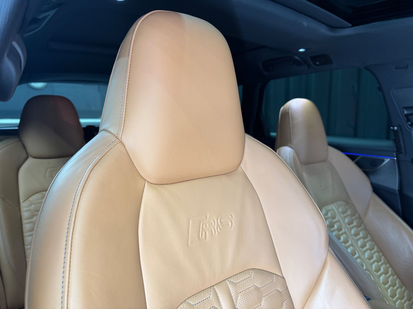 Fahrzeugabbildung Audi RS6 Avant 4.0 TFSI quattro|PANO|MATRIX|ACC|VOLL