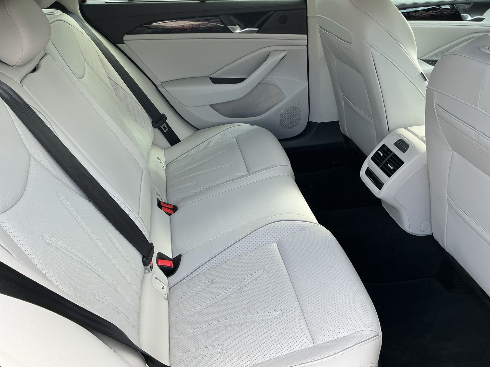 Volkswagen Passat Variant - Bild 16