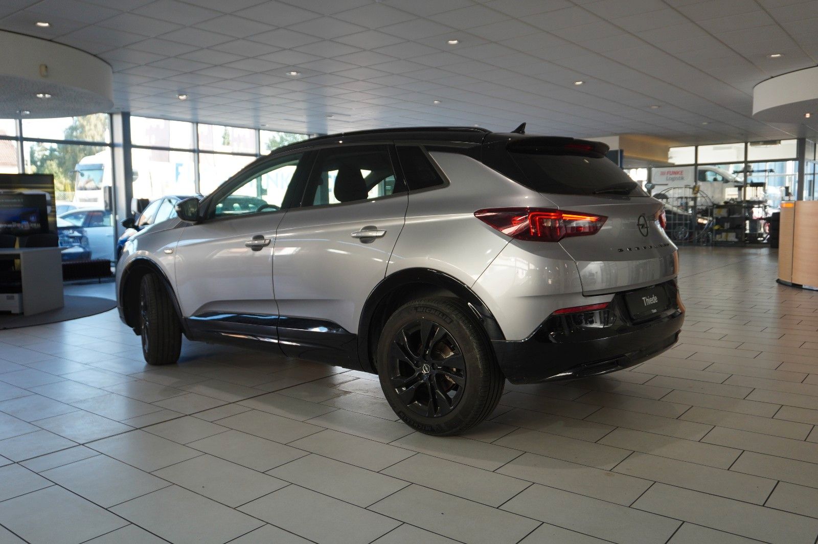 Fahrzeugabbildung Opel Grandland (X) 1.2T GS SPORT NAVI/LED/KAMERA/DAB+