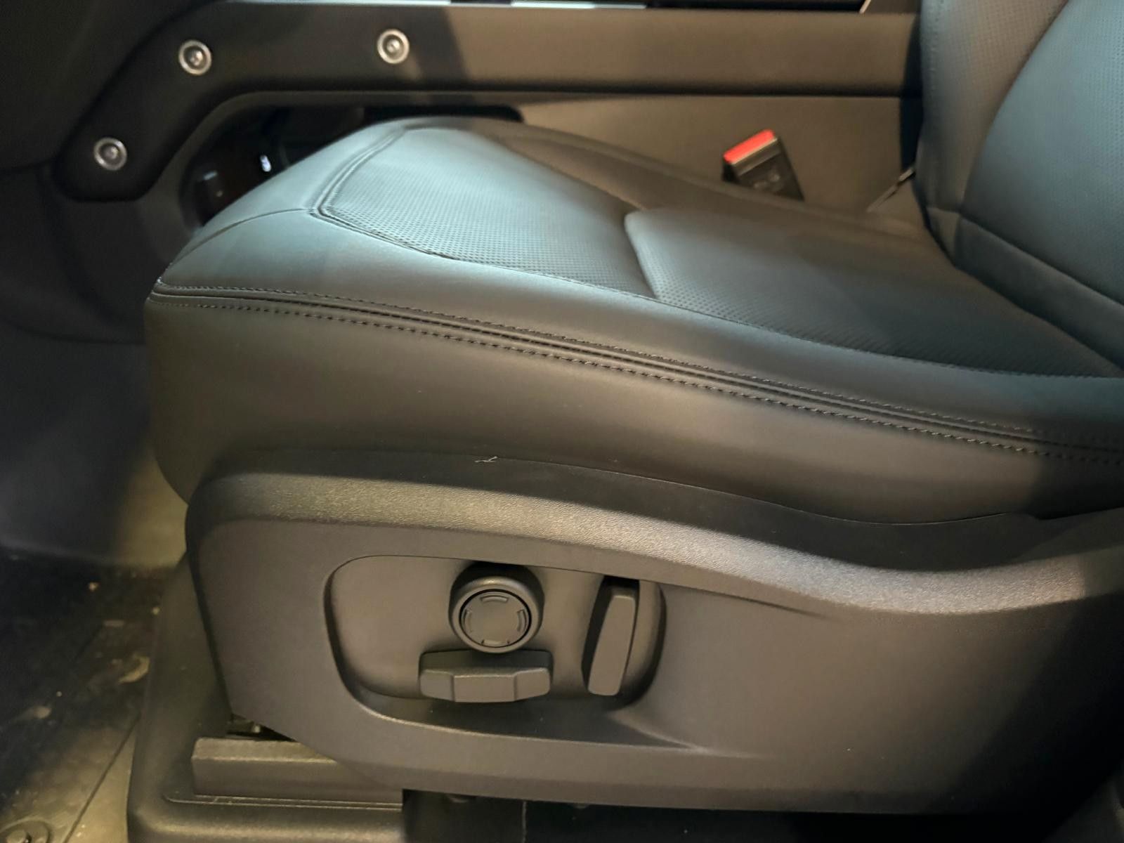 Fahrzeugabbildung Land Rover Defender 110 Hybrid X-Dynamic SE/P 300 E