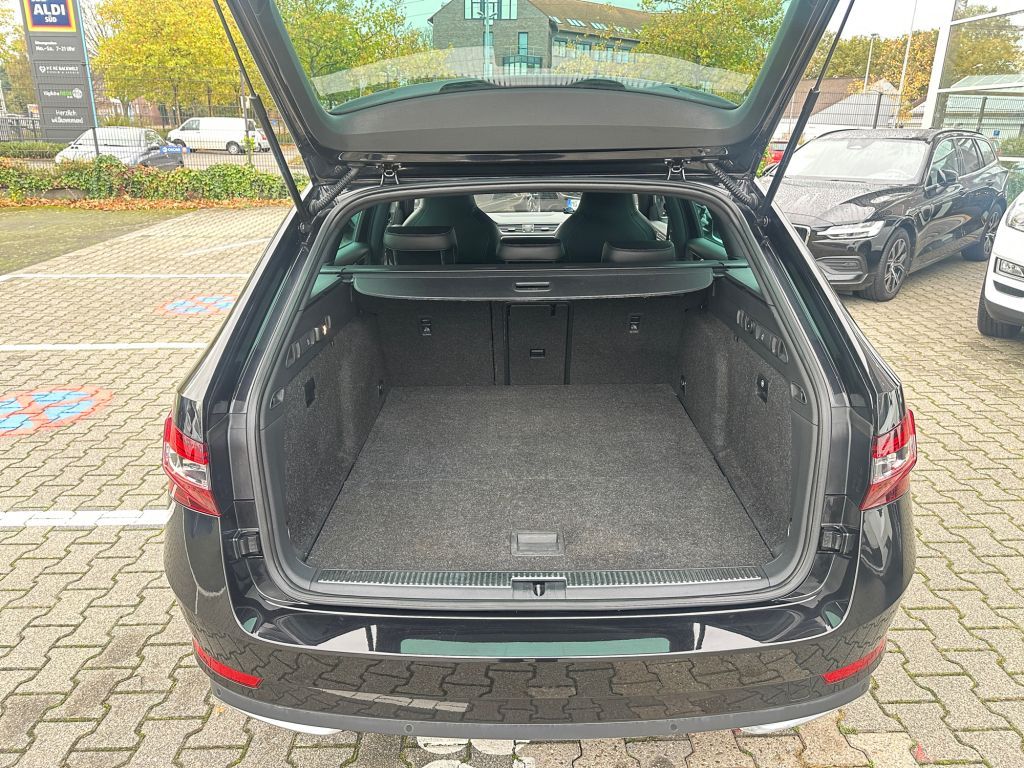 SKODA Superb Combi 1.4 TSI ACT SportLine ACC b. Front SKODA Superb Combi 1.4 TSI ACT SportLine ACC b. Front