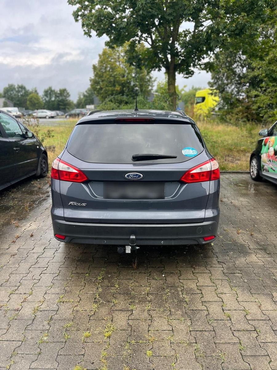 Ford Focus 2014 — interior