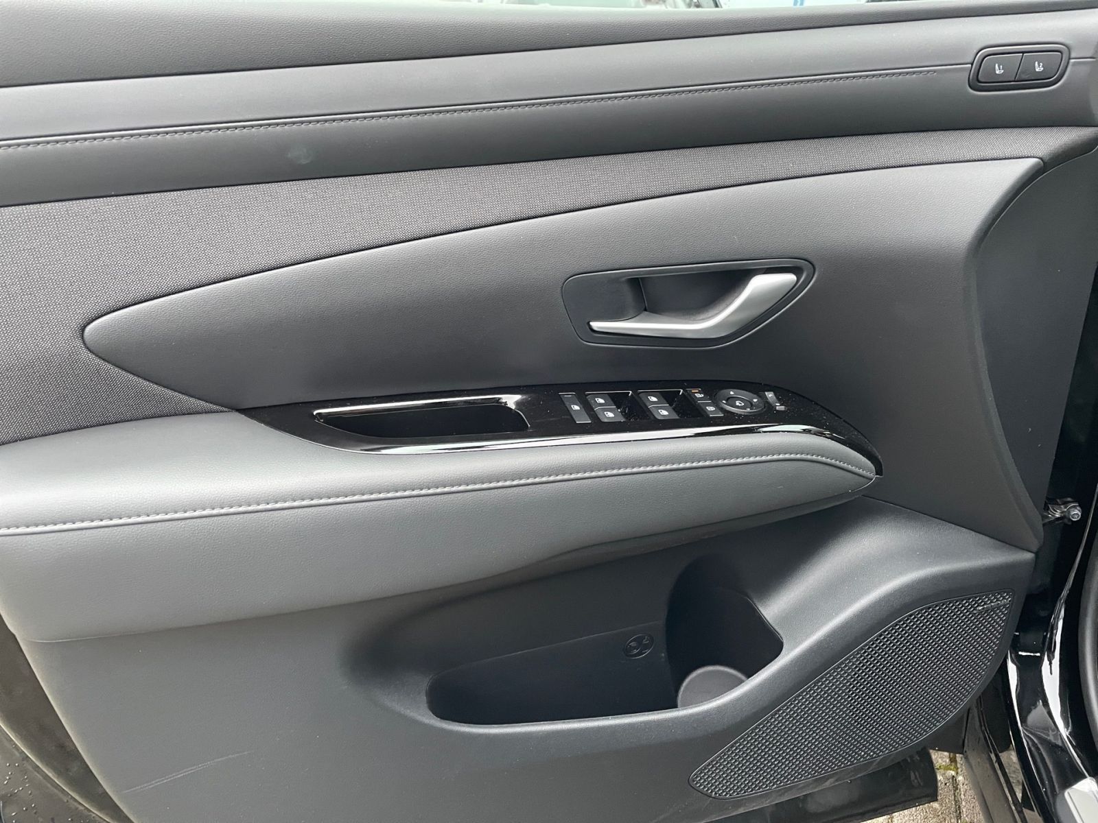 Fahrzeugabbildung Hyundai TUCSON 1.6 T-GDI Prime Hybrid 4WD Assi PanoDach