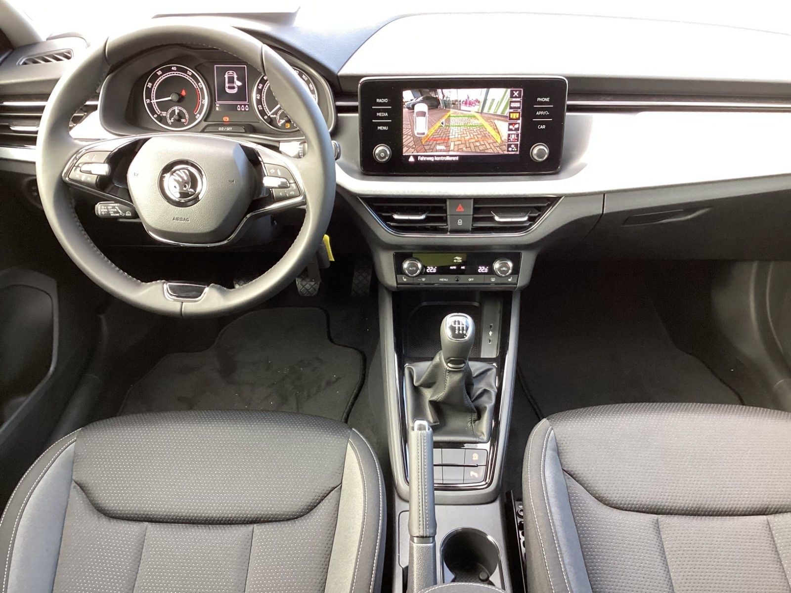 Fahrzeugabbildung SKODA Scala Tour 1.0 TSI 81 KW 6-Gang