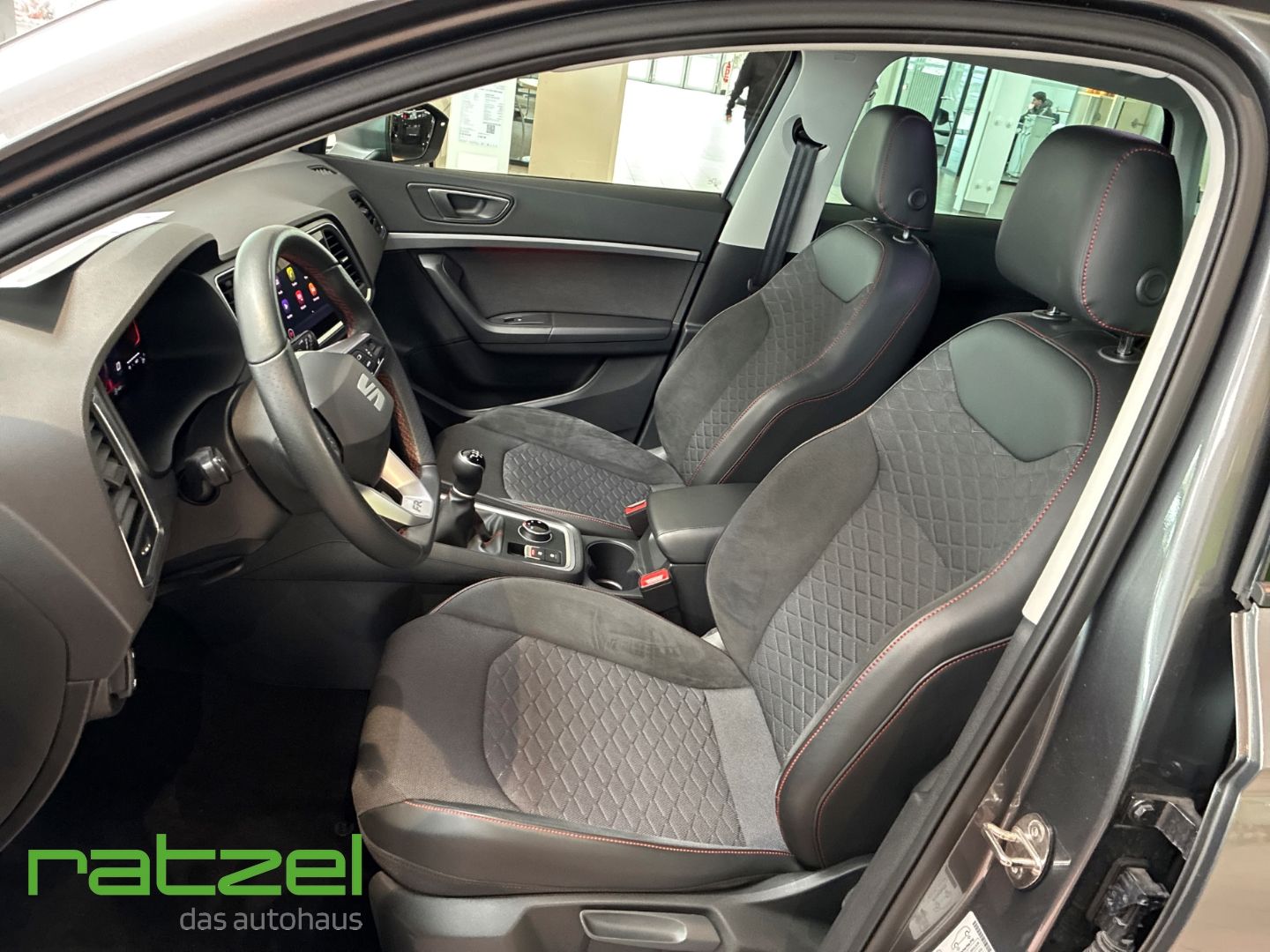 Fahrzeugabbildung SEAT Ateca FR 1.5 TSI 110kW Navi ACC LED Kamera