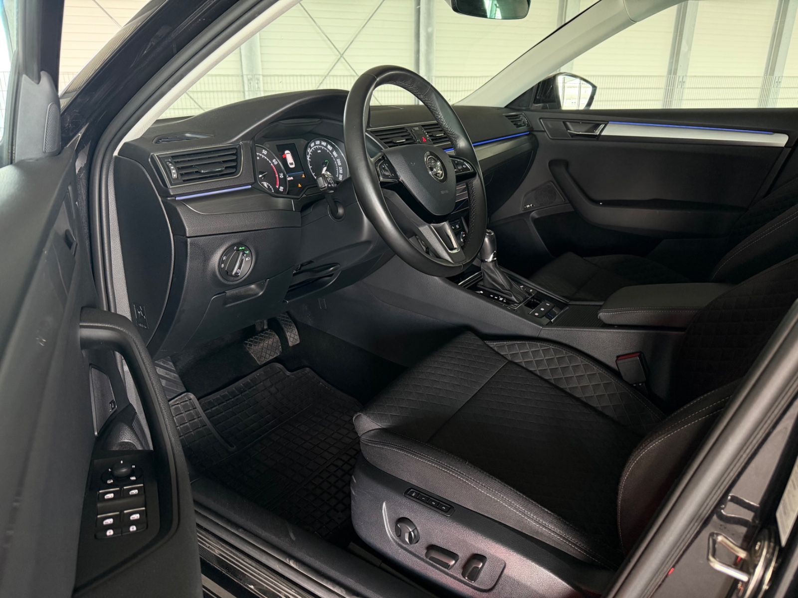 Skoda Superb Combi Style 4x4 AUT AHK SH MEMO CarPl PDC foto 14