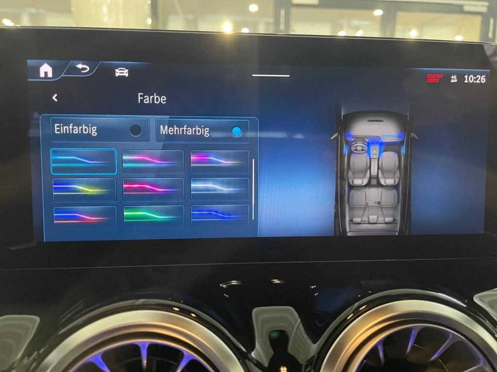 Fahrzeugabbildung Mercedes-Benz GLA 180 AMG AHK Pano LED KeyLess SHZ Sport Navi