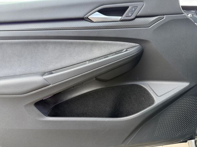 Golf 8 VIII R-Line 1.5 eTSI Navi ACC PDC v.+hi.