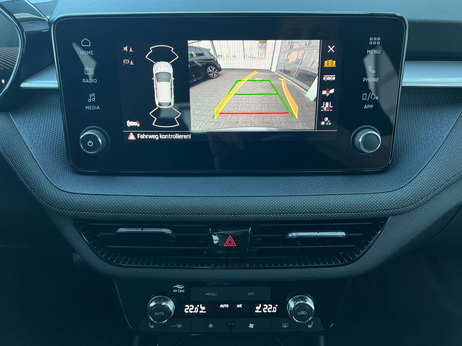 Fahrzeugabbildung SKODA Fabia Selection 1.0 TSI DSG *LED, KESSY, Rückfah