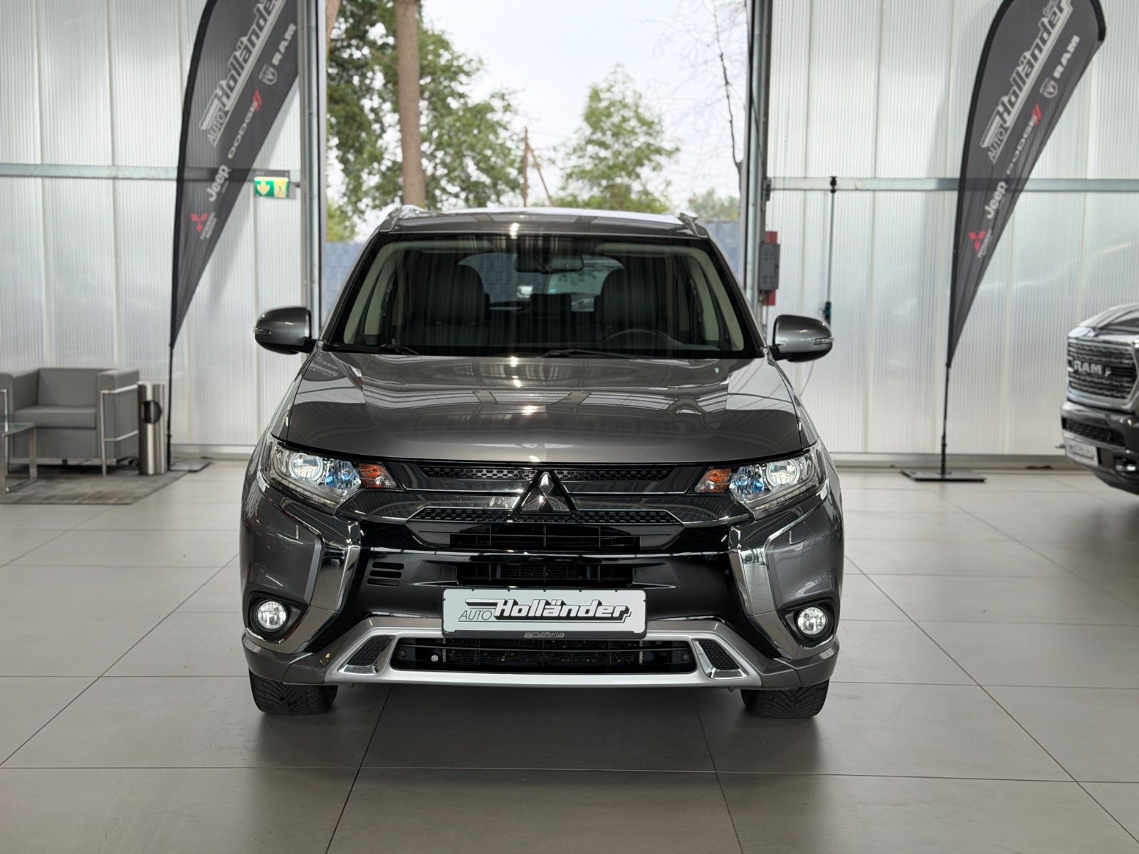 Fahrzeugabbildung Mitsubishi 2.4 Plug-in Hybrid Outlander Diamant Spirit AHK